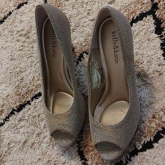 Kelly & Kate 3" Silver and Gold Heels - Picture 8 of 9